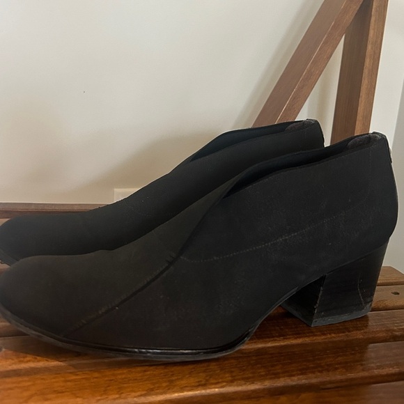 Stuart Weitzman Black Suede Heels - Picture 7 of 9